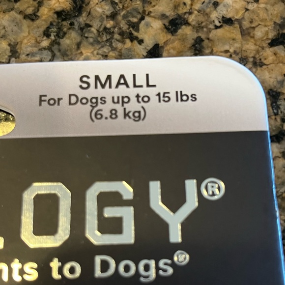 PLAYOLOGY small Dog Pebble Chew toy for dogs up to 15 lbs. beef scent - Picture 3 of 9